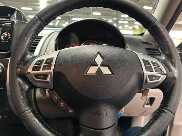 2016-Mitsubishi-Pajero-Sport-25D-4x4-Auto image:15