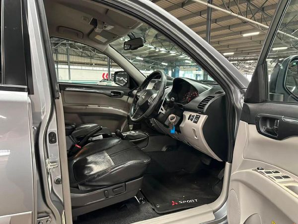 2016-Mitsubishi-Pajero-Sport-25D-4x4-Auto image:16