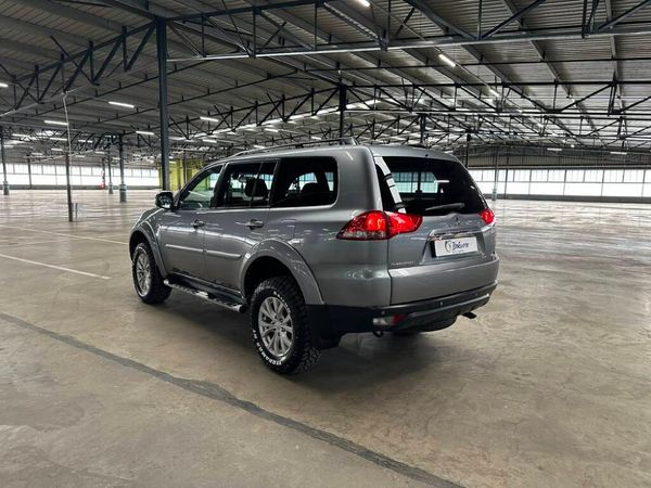2016-Mitsubishi-Pajero-Sport-25D-4x4-Auto image:4