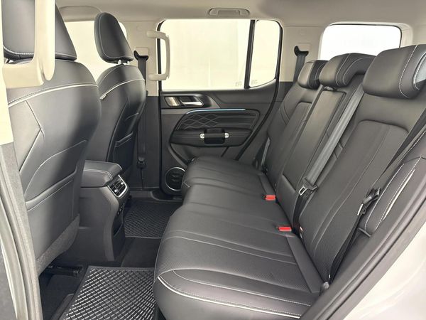 2026-GWM-Tank-300-24TD-Ultra-Luxury-4x4-Auto image:3