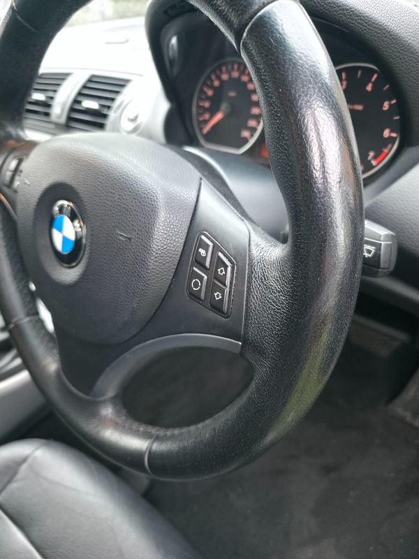 2011-BMW-1-Series-118i-5-dr-Urban image:10