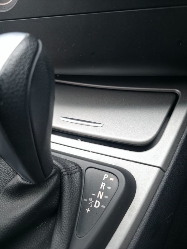 2011-BMW-1-Series-118i-5-dr-Urban image:11
