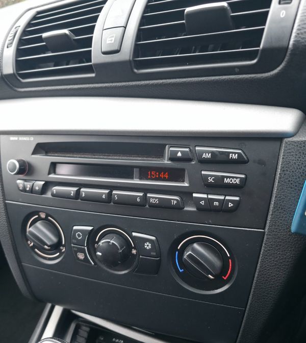2011-BMW-1-Series-118i-5-dr-Urban image:13