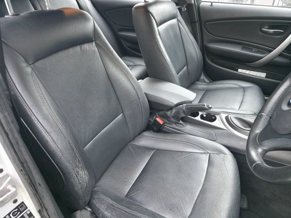 2011-BMW-1-Series-118i-5-dr-Urban image:16