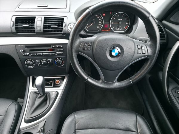 2011-BMW-1-Series-118i-5-dr-Urban image:8
