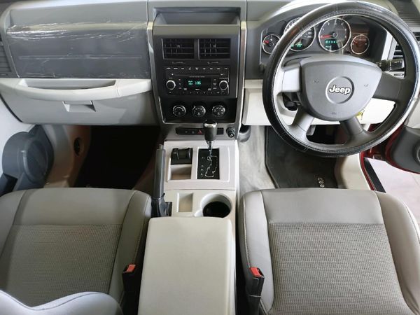 2009-Jeep-Cherokee-28-CRD-Sport-Auto image:9