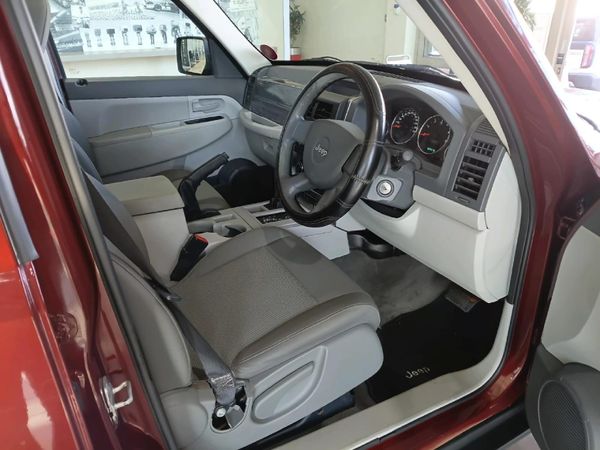 2009-Jeep-Cherokee-28-CRD-Sport-Auto image:10