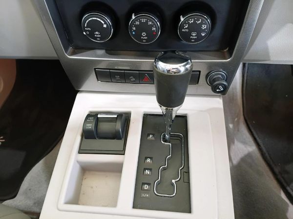 2009-Jeep-Cherokee-28-CRD-Sport-Auto image:15