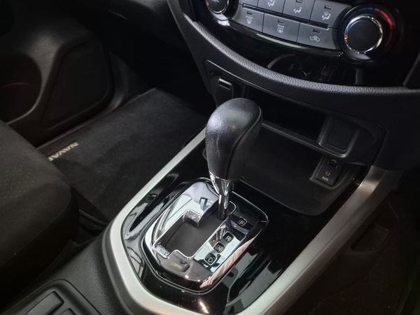 2019-Nissan-Navara-23D-SE-Auto-Double-Cab image:10