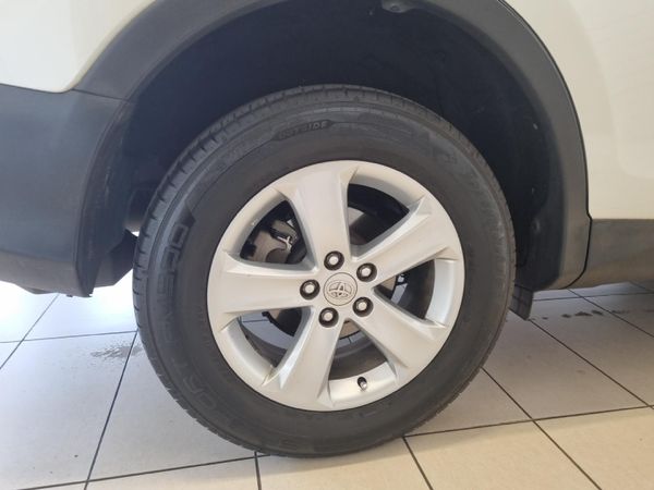 2014-Toyota-RAV4-20-GX-Auto image:16