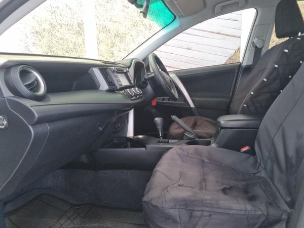 2014-Toyota-RAV4-20-GX-Auto image:6