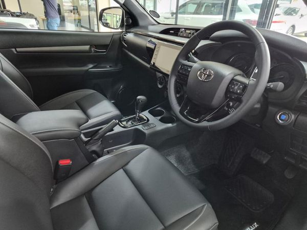 2025-Toyota-Hilux-28-GD-6-Raised-Body-Legend-Auto-Double-Cab image:7