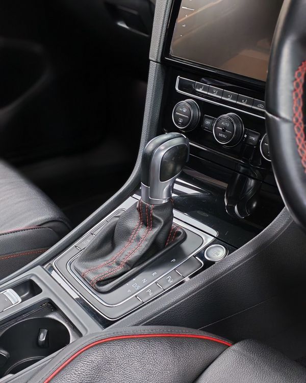 2020-Volkswagen-Golf-VII-GTI-20-TSI-Auto image:9