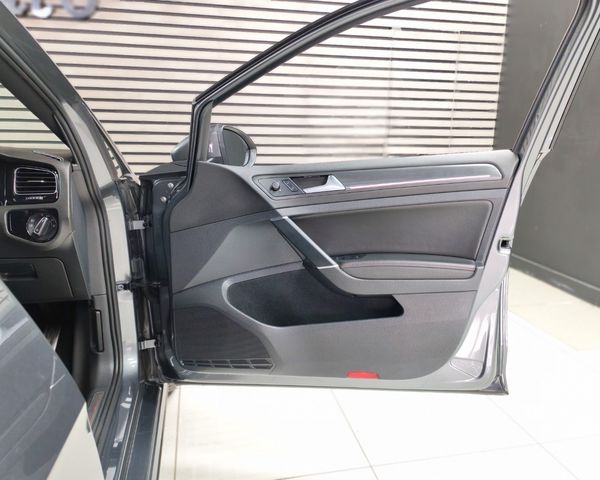 2020-Volkswagen-Golf-VII-GTI-20-TSI-Auto image:5