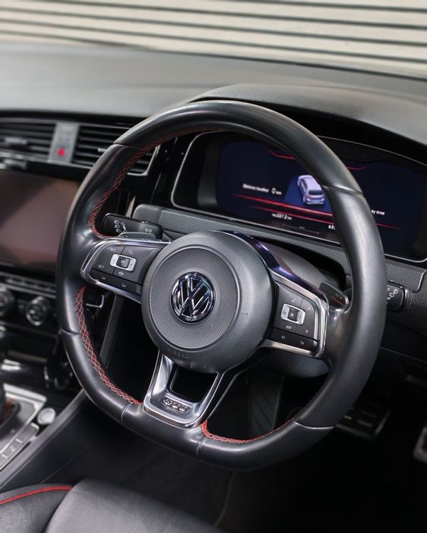 2020-Volkswagen-Golf-VII-GTI-20-TSI-Auto image:7