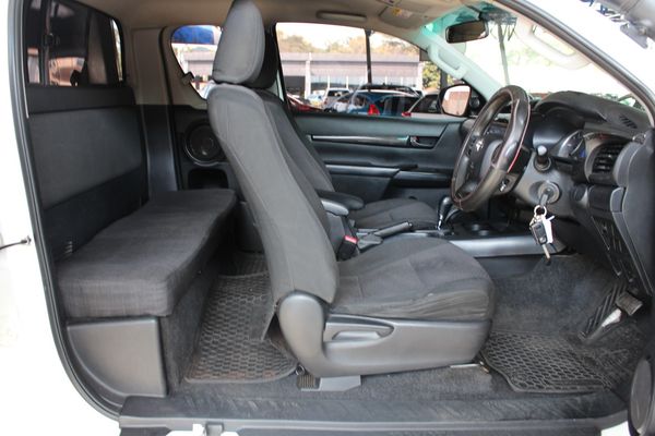 2020-Toyota-Hilux-24-GD-6-Raised-Body-SRX-Auto-Extended-Cab image:16