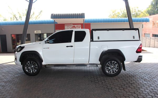 2020-Toyota-Hilux-24-GD-6-Raised-Body-SRX-Auto-Extended-Cab image:3