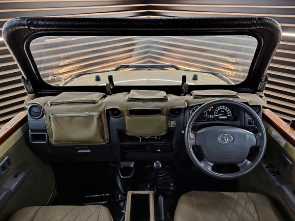 2024-Toyota-Land-Cruiser-79-42-D-Single-Cab image:16