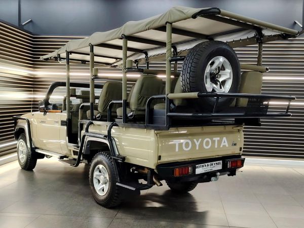 2024-Toyota-Land-Cruiser-79-42-D-Single-Cab image:2