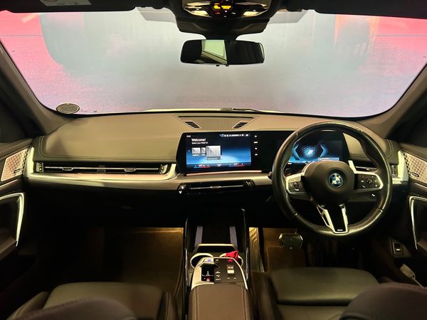 2024-BMW-iX1-xDrive-30-M-Sport image:9