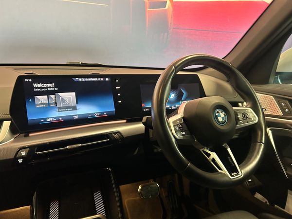 2024-BMW-iX1-xDrive-30-M-Sport image:10