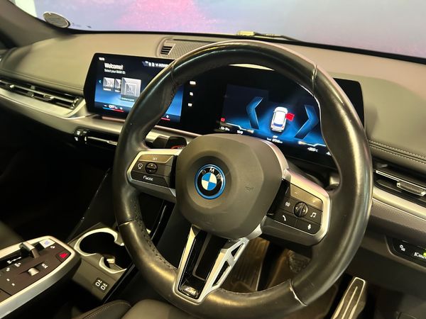 2024-BMW-iX1-xDrive-30-M-Sport image:11