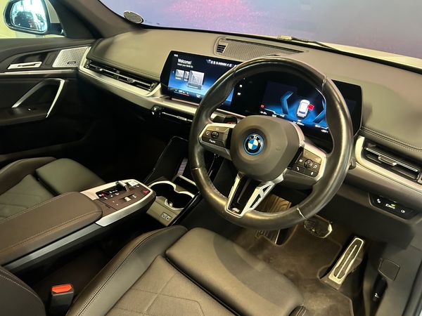 2024-BMW-iX1-xDrive-30-M-Sport image:12