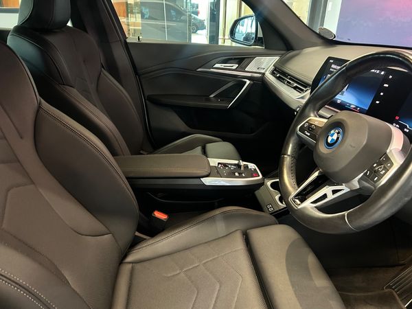 2024-BMW-iX1-xDrive-30-M-Sport image:13