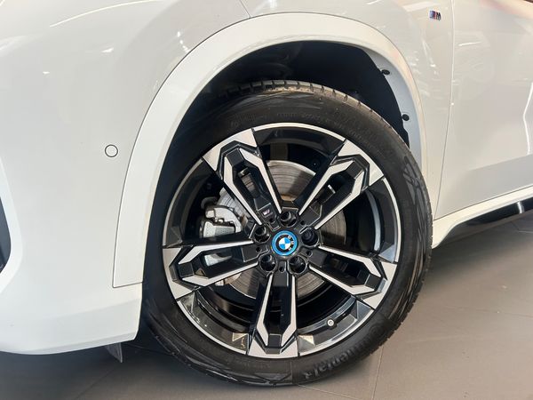 2024-BMW-iX1-xDrive-30-M-Sport image:2