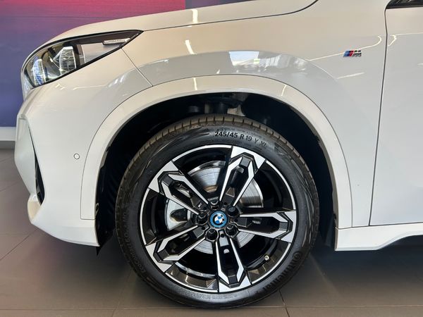 2024-BMW-iX1-xDrive-30-M-Sport image:4
