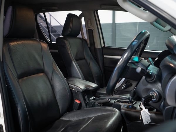 2017-Toyota-Hilux-28GD-6-Double-Cab-Raider-Black-Limited-Edition-Au image:15