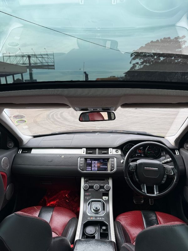 2013-Land-Rover-Range-Rover-Evoque-22-SD4-Prestige image:12
