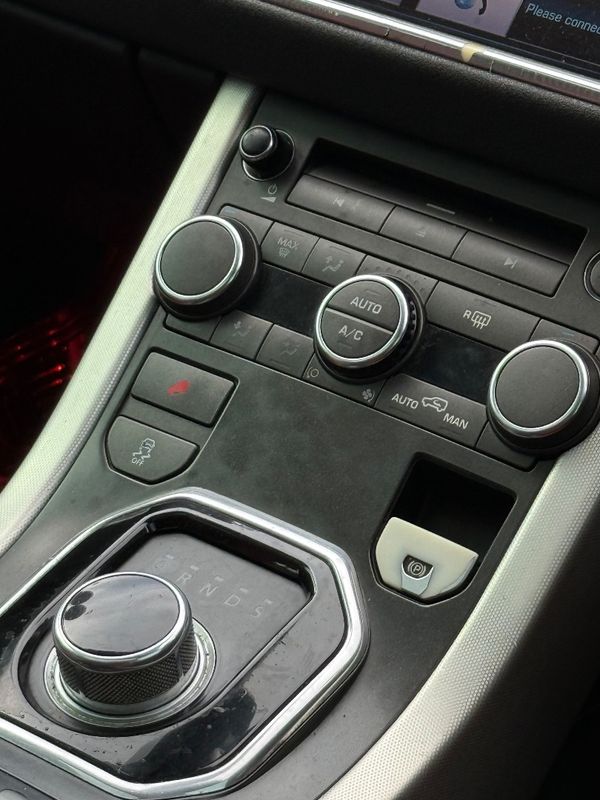 2013-Land-Rover-Range-Rover-Evoque-22-SD4-Prestige image:13