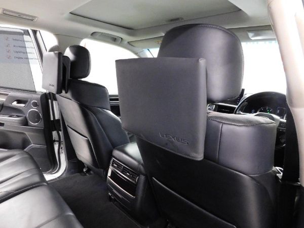 2020-Lexus-LX-45-TD-V8 image:12