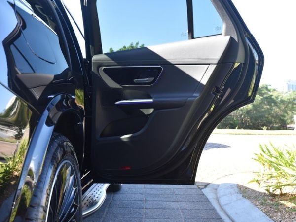 2026-Mercedes-Benz-GLC-300d-Coupe-4Matic-AMG-Line image:3