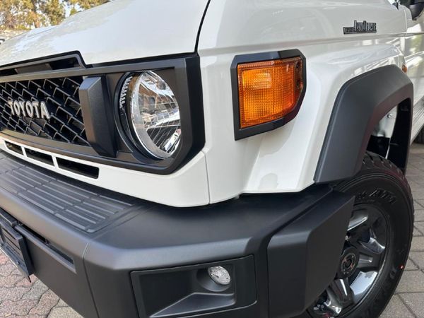 2026-Toyota-Land-Cruiser-79-42-D-Double-Cab image:1