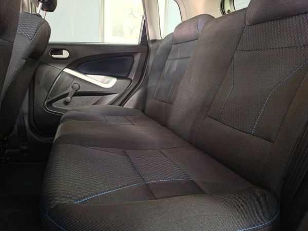 2015-Ford-Figo-2015-Ford-Figo-14-Trend-5dr image:9