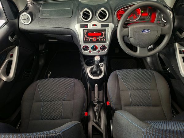 2015-Ford-Figo-2015-Ford-Figo-14-Trend-5dr image:10