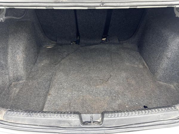 2019-Volkswagen-Polo-16-Comfortline-Auto image:12
