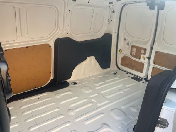 2018-Ford-Transit-Connect-15-TDCi-Ambiente-LWB-Panel-Van image:8