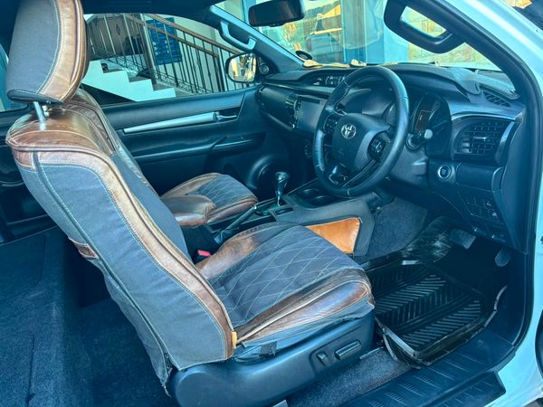 2022-Toyota-Hilux-28-GD-6-Raised-Body-Legend-4x4-Extended-Cab image:8