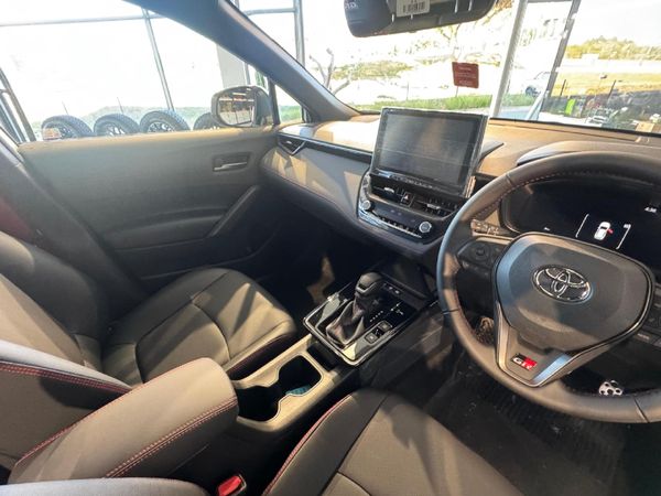 2026-Toyota-Corolla-Cross-18-GR-S-Hybrid image:9