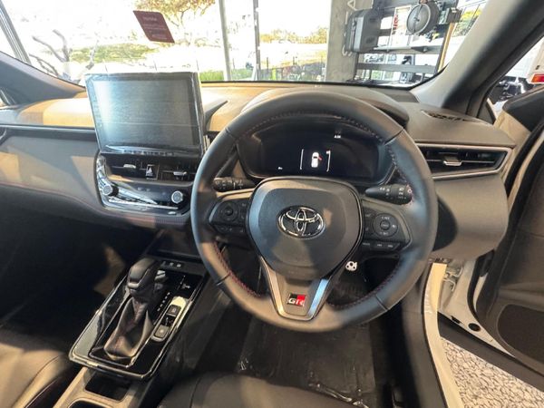 2026-Toyota-Corolla-Cross-18-GR-S-Hybrid image:8