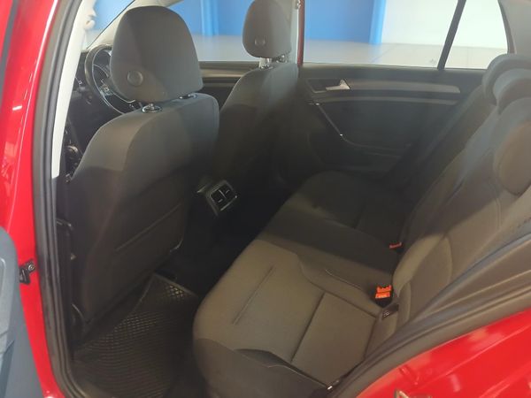 2018-Volkswagen-Golf-VII-14-TSI-Comfortline-Auto image:9