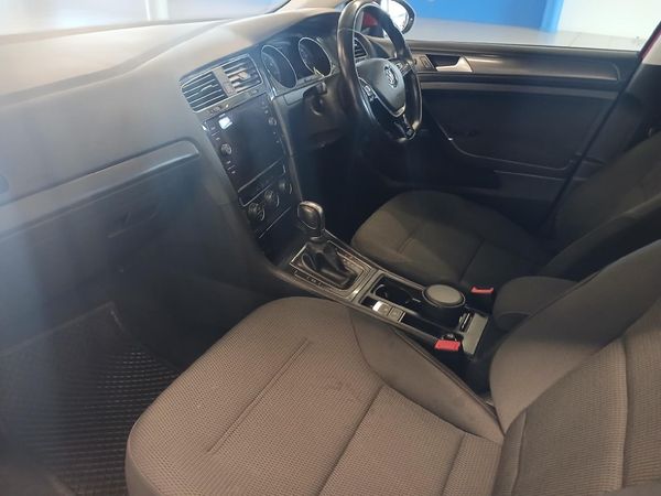 2018-Volkswagen-Golf-VII-14-TSI-Comfortline-Auto image:8
