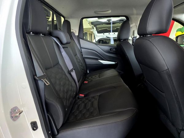 2026-Nissan-Navara-25DDTi-Stealth-Auto image:9