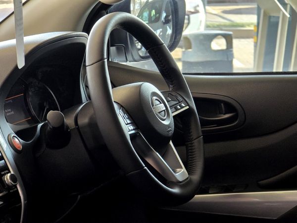 2026-Nissan-Navara-25DDTi-Stealth-Auto image:18