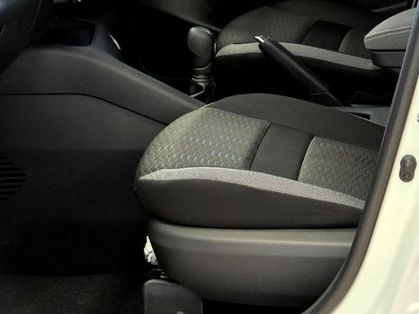 2026-Nissan-Magnite-10-Acenta-AMT image:10