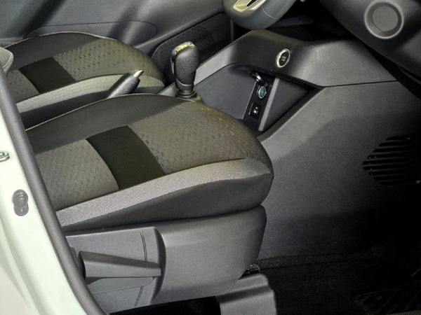 2026-Nissan-Magnite-10-Acenta-AMT image:21