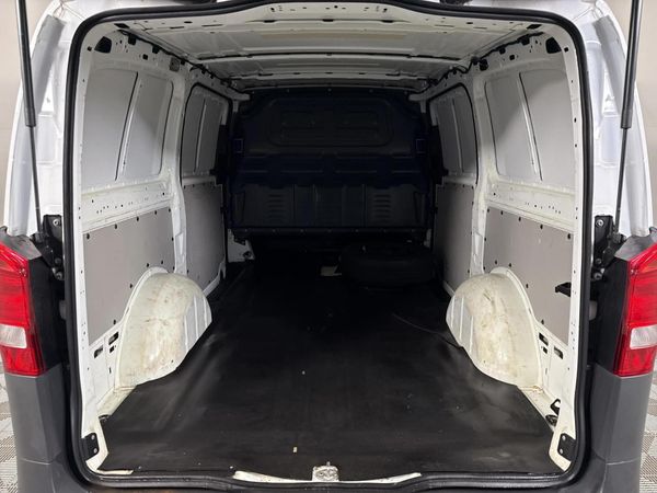 2022-Mercedes-Benz-Vito-111-16-CDI-Panel-Van image:9
